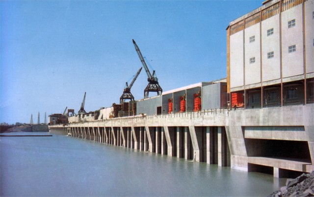 Construction of the Robert H. Saunders Generating Dam. Cornwall, Ontario