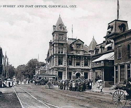 Crowds gather, Cornwall, Ontario