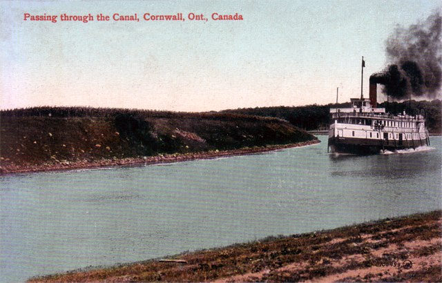 Canaler in Cornwall Canal. Cornwall, Ontario