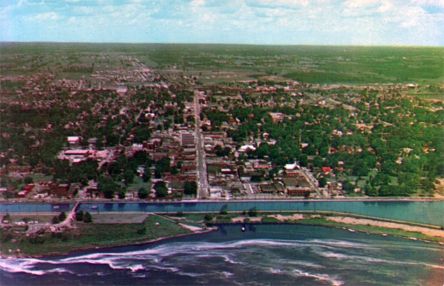 Aerial view of Pitt Street with canal and river front.