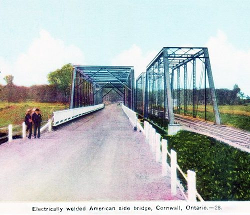 The Railroad Bridge (right) with the Automobile Bridge (left) is in New York State.