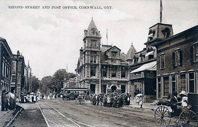 Crowds gather, Cornwall, Ontario