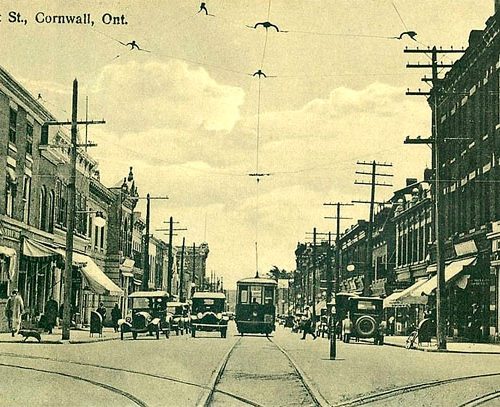 Early traffic on Pitt near First Street. Cornwall, Ontario