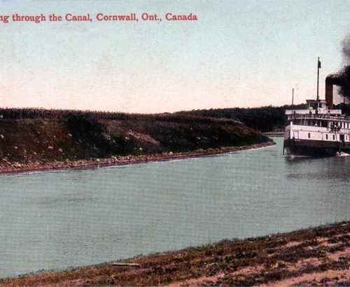 Canaler in Cornwall Canal. Cornwall, Ontario